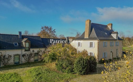 A Chateau From The 17th And 18th Centuries, Listed As A Regional Historical Monument, On