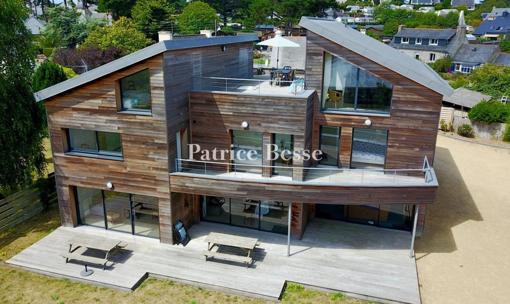 Three Flats Under The Same Roof On The Pink In Trégastel, Brittany