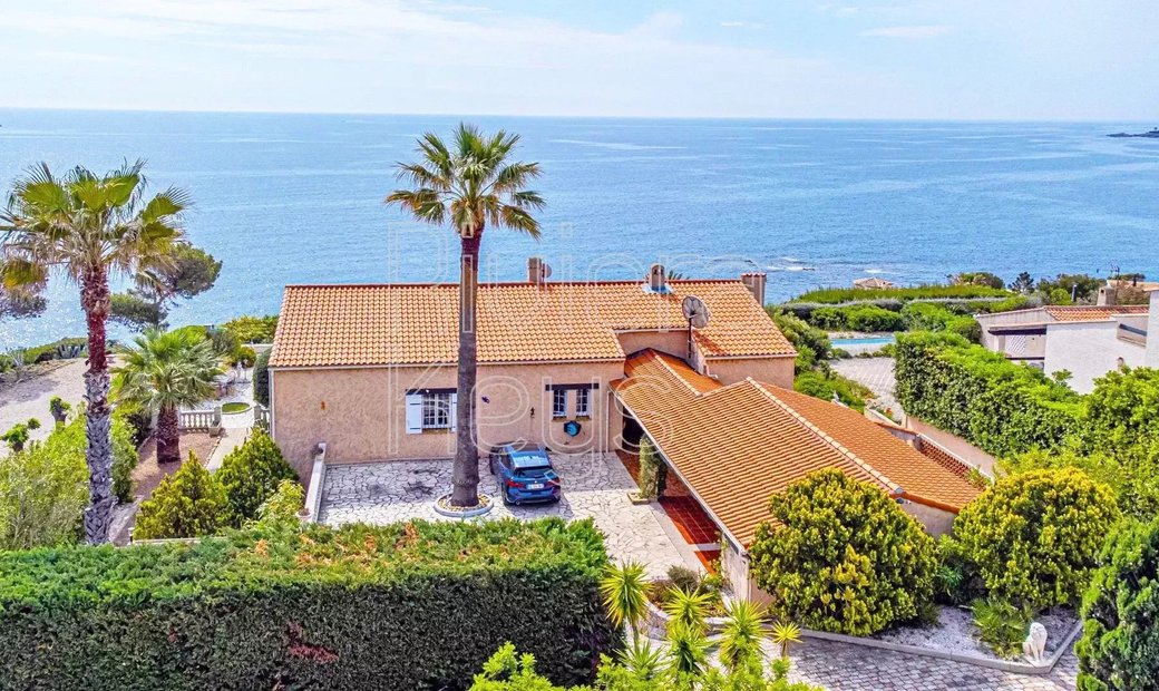 Rare Waterfront Villa, Possibility Of Detaching A Plot Of Land, In Var, France For Sale (12877158)