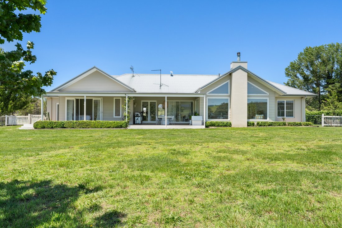Scenic Farmstead With Shoalhaven River In Bendoura, New South Wales