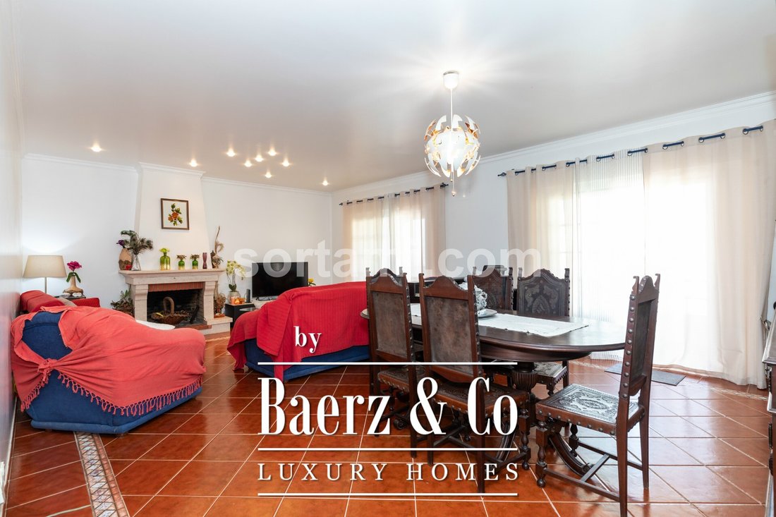 Detached House T2+3 For Sale In In Albufeira E Olhos De água, Portugal