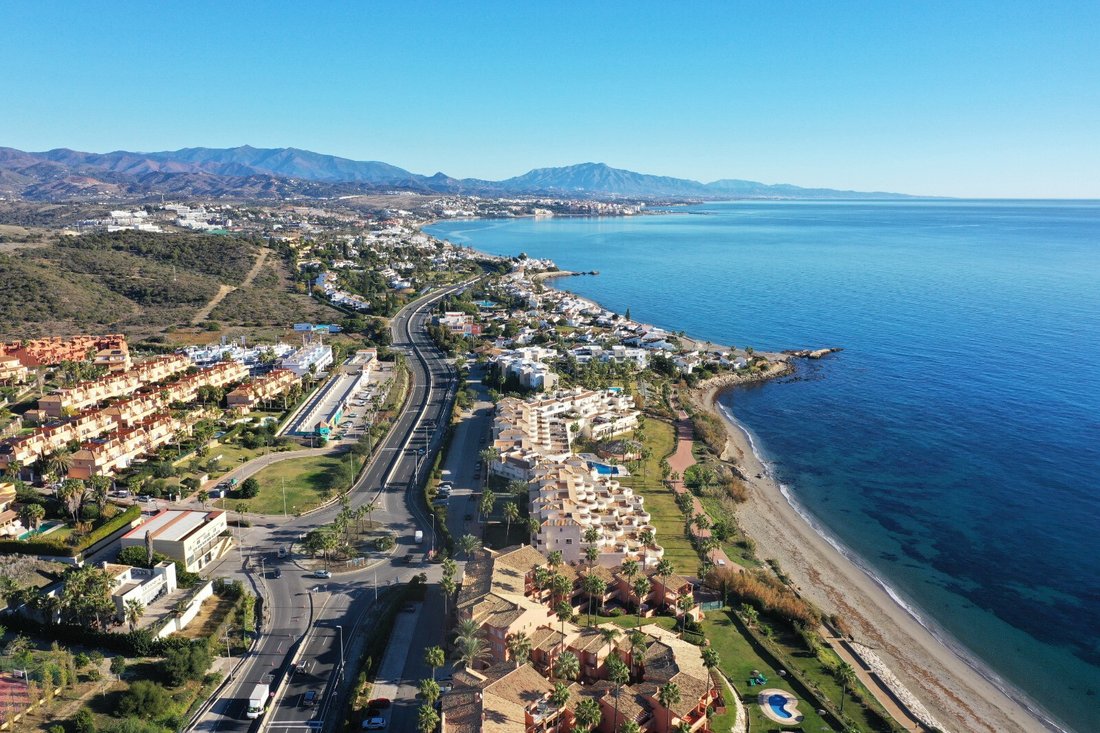Land in Buenas Noches, Estepona, Spain 2 - 13524263