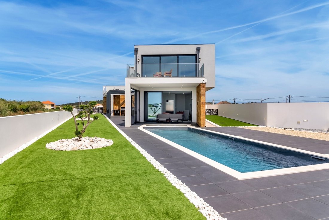 Villa Serra Do Bouro In Serra Do Bouro, Leiria District, Portugal For