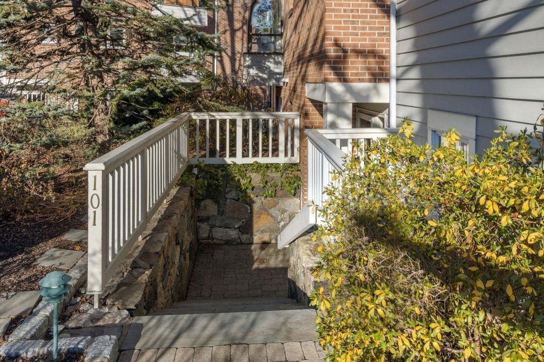 Townhouse in Stamford, Connecticut, United States 5 - 13628084