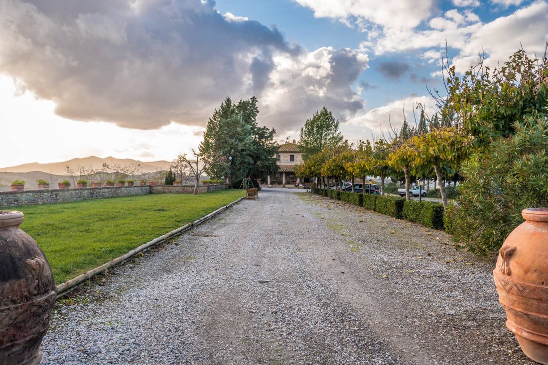 Villa in Volterra, Tuscany, Italy 3 - 13629026