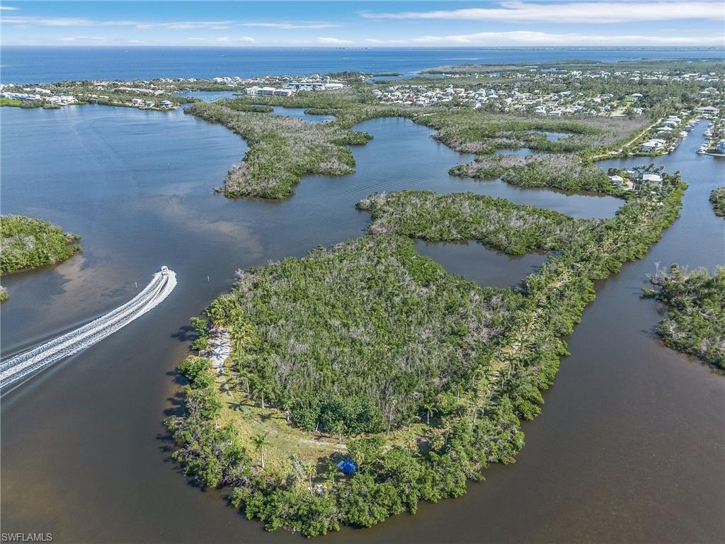Perfect Waterfront Island Oasis In Bokeelia, Florida, United States For