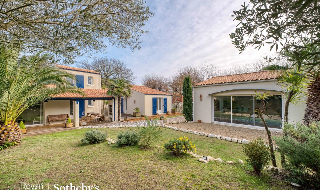 Beach House With Swimming In Saint Pierre D'oléron, Nouvelle Aquitaine ...