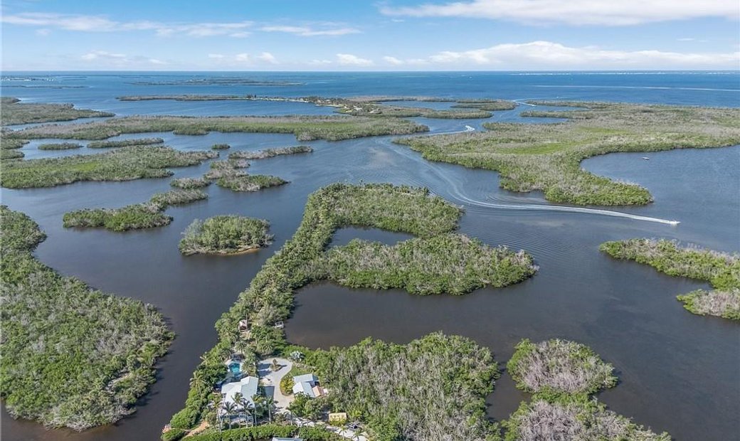 Perfect Waterfront Island Oasis In Bokeelia, Florida, United States For
