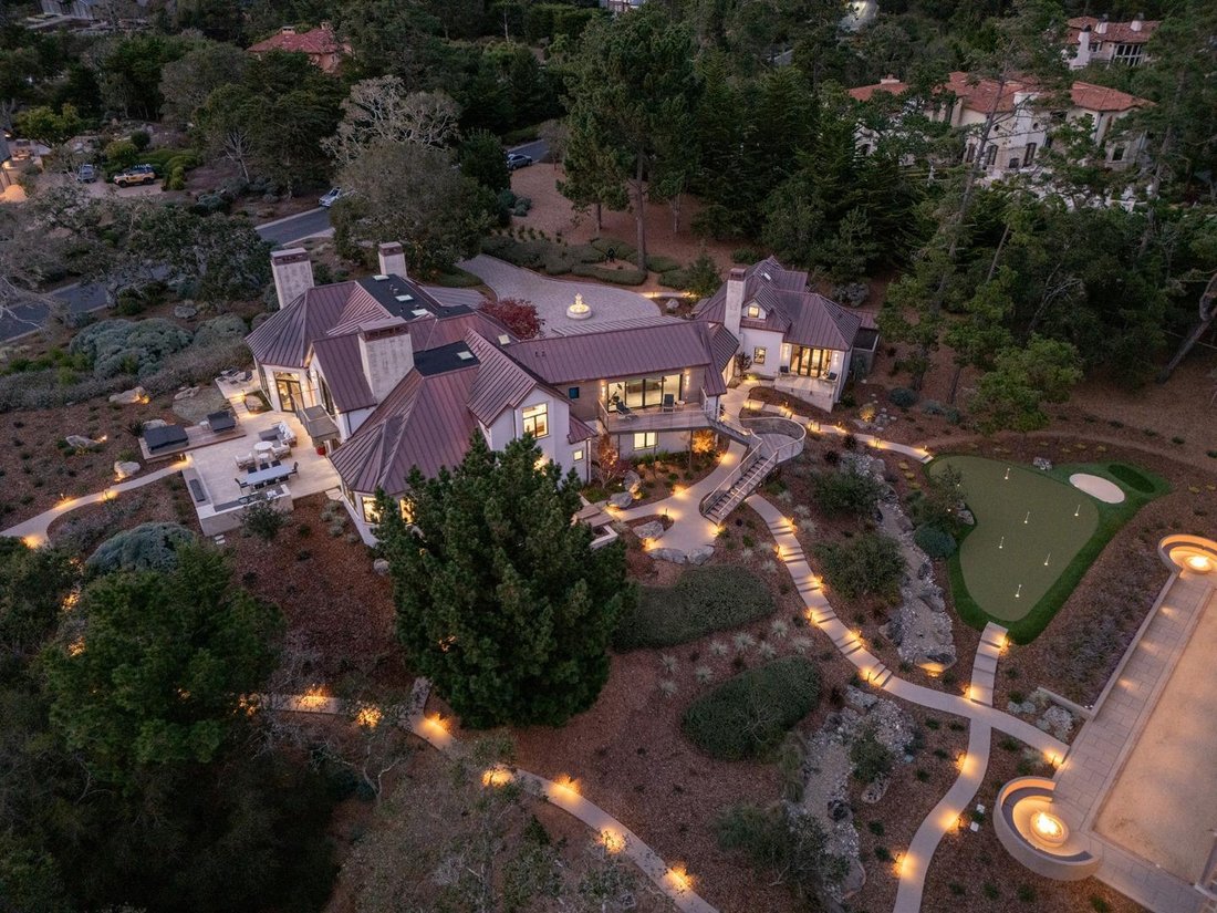 7 Bedrooms Single Family In Del Monte Forest, California, United States