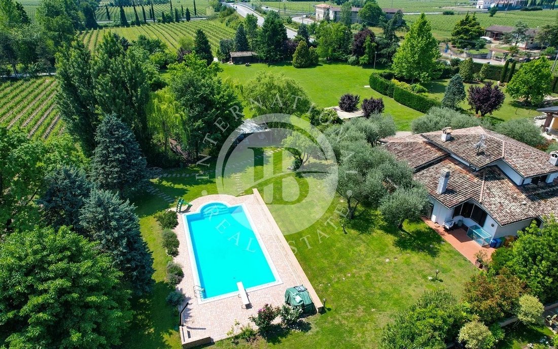 Villa in Center, Sirmione, Lombardy 2 - 13632122