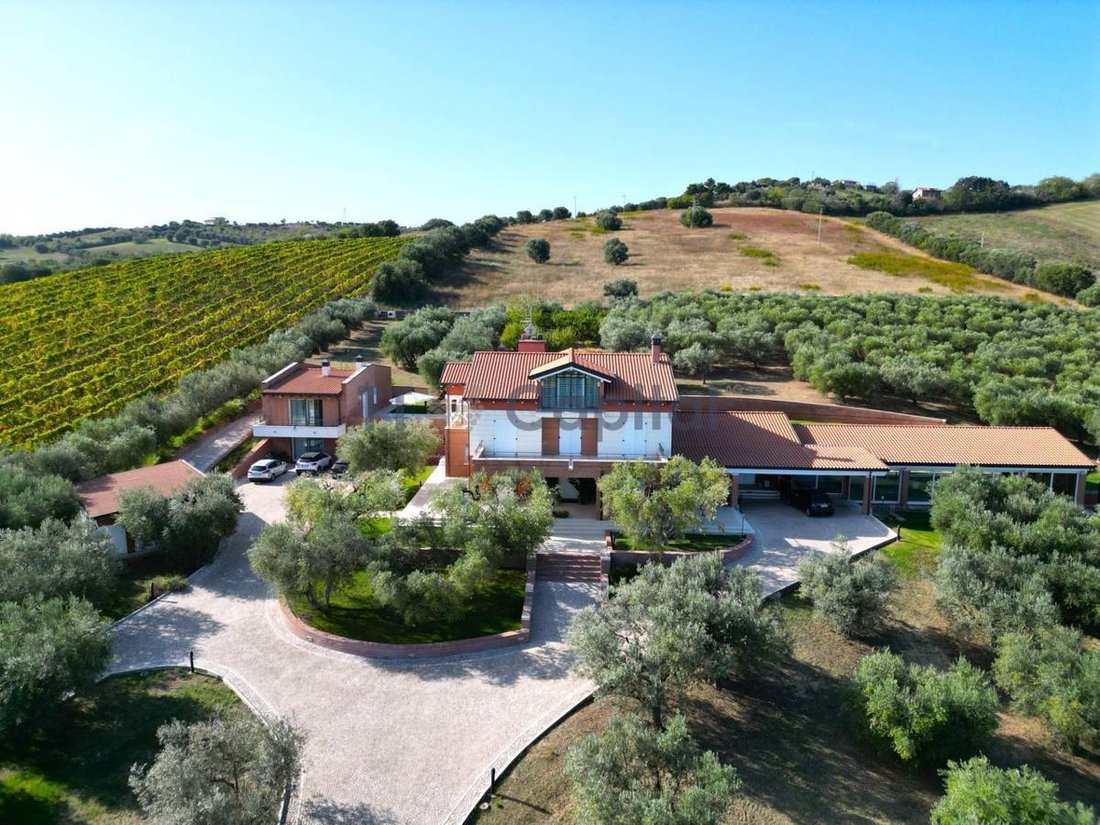 Giulianova Villa In Giulianova, Abruzzo, Italy For Sale (13631044)