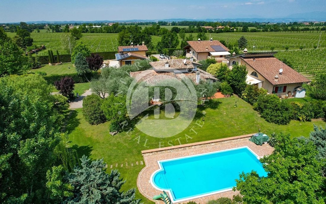 Villa in Center, Sirmione, Lombardy 3 - 13632122