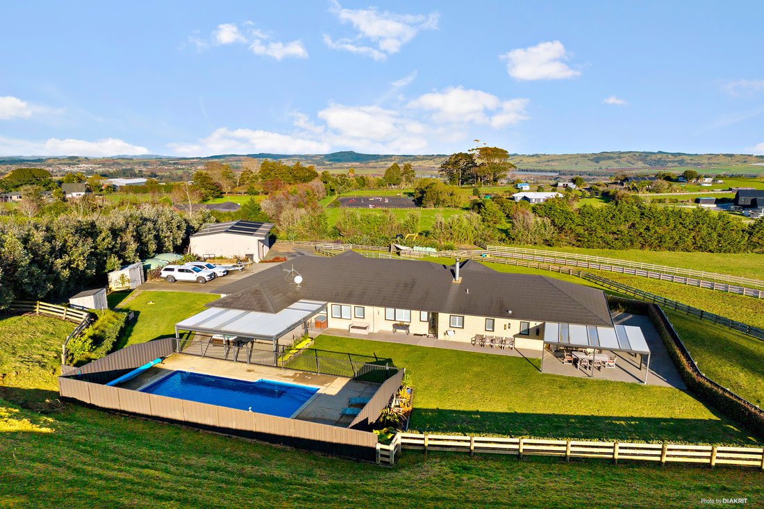 This Property Really Is The Complete Lifestyle Dans Pukekohe, New