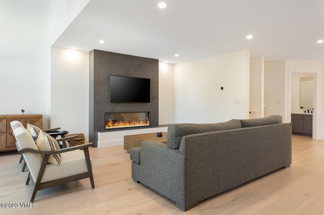 Breathtaking Renovation Of A Homestead In Edwards, Colorado, United