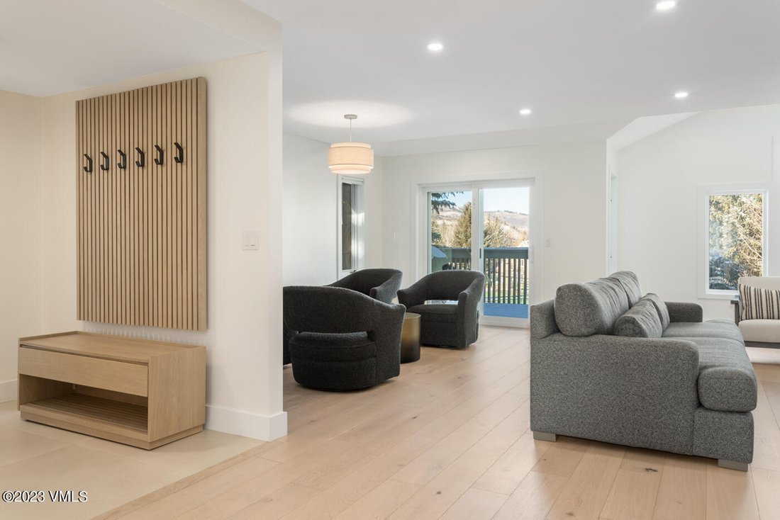 Breathtaking Renovation Of A Homestead In Edwards, Colorado, United