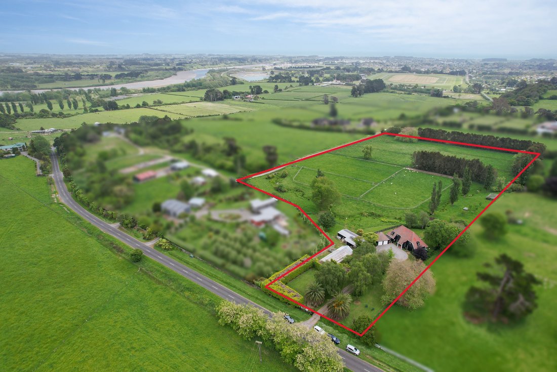 Luxurious Executive Property On 3.5 Hectares In ōtaki, Wellington, New
