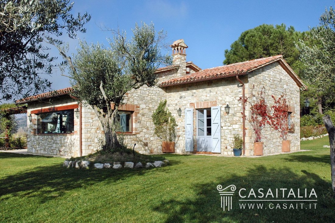 Villa in Todi, Umbria, Italy 1 - 13633462