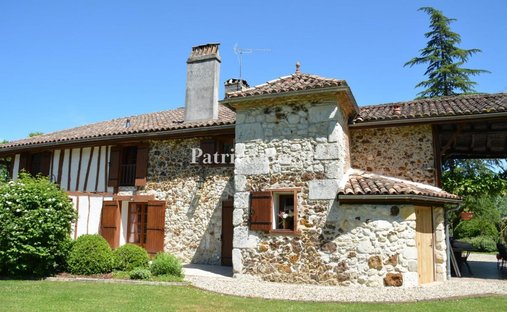 Castle for Sale in Casteljaloux, Nouvelle-Aquitaine, France