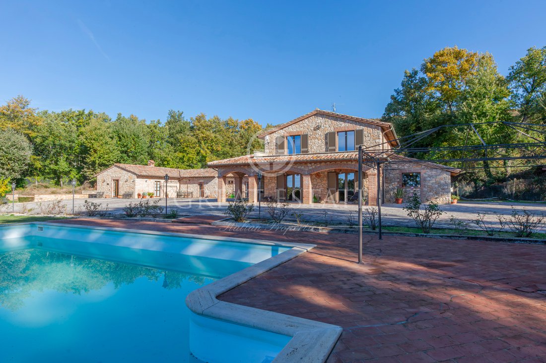 Finca en Gualdo Cattaneo, Umbría, Italia 1 - 13637289
