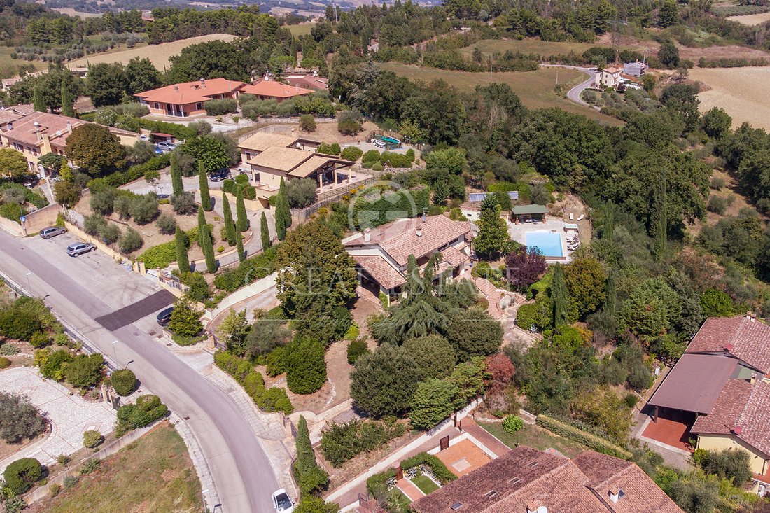 Villa in Todi, Umbria, Italy 1 - 13637212