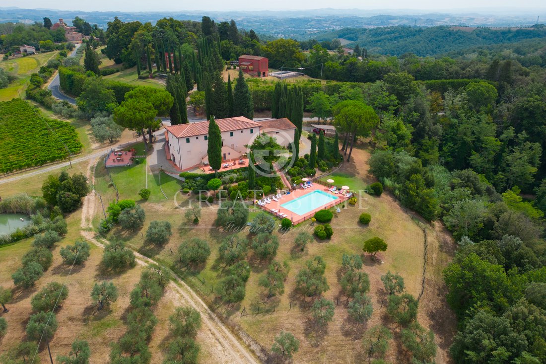 Estate in Center, Castelfiorentino, Tuscany 1 - 13637356