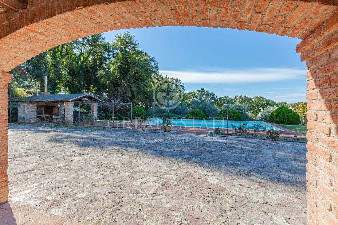 Finca en Gualdo Cattaneo, Umbría, Italia 4 - 13637289