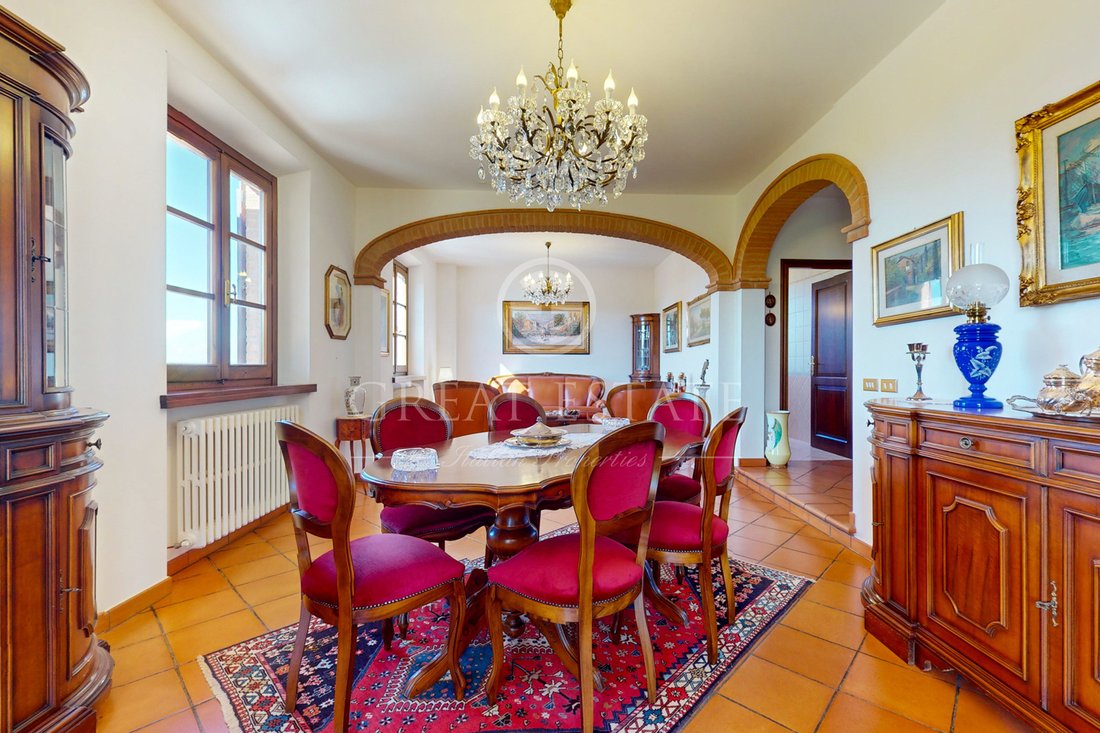 Estate in Castiglione del Lago, Umbria, Italy 2 - 13637357