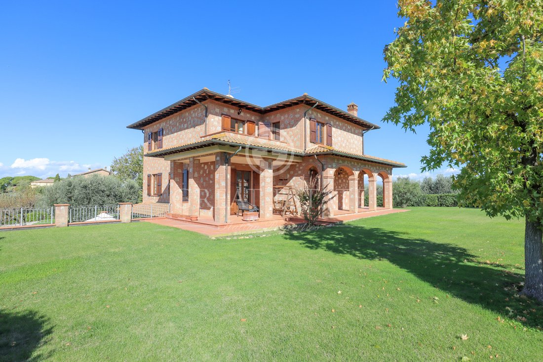 Estate in Castiglione del Lago, Umbria, Italy 4 - 13637357