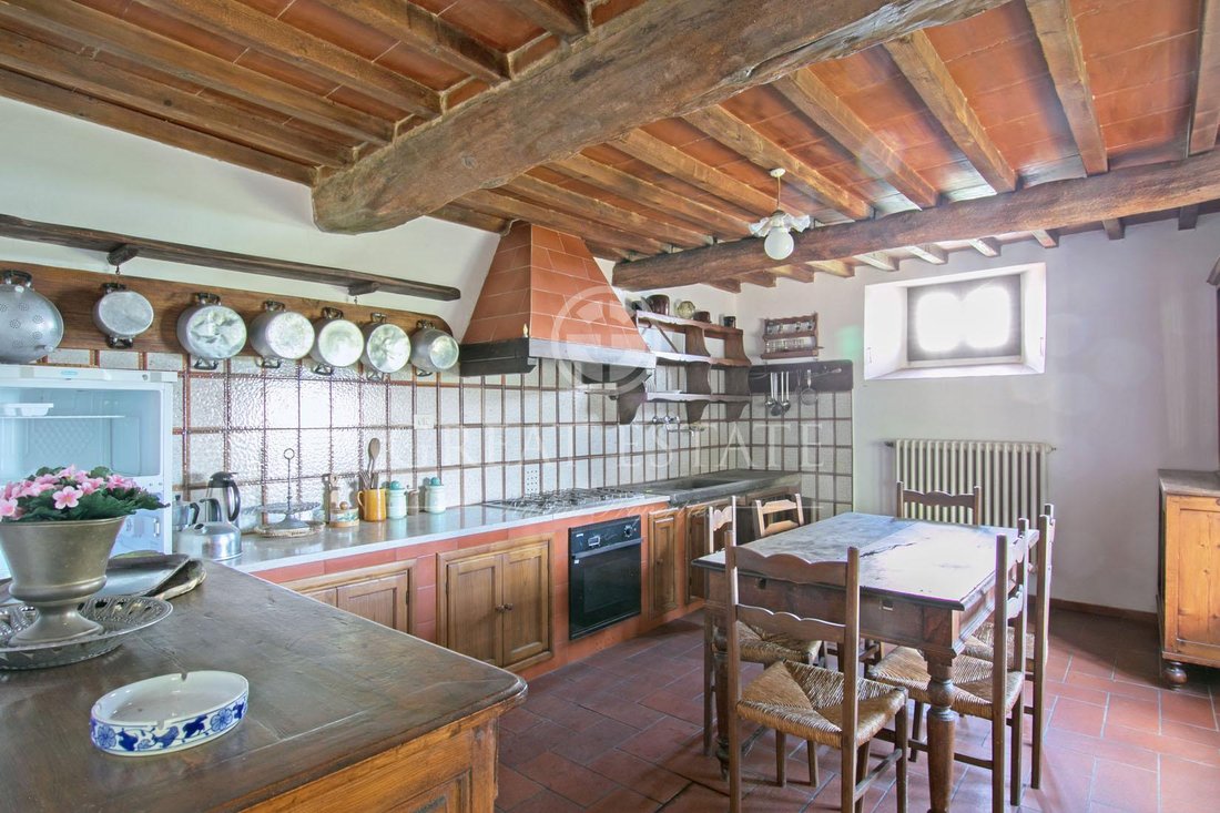 Estate in Borgo a Cascia, Reggello, Tuscany 2 - 13637354