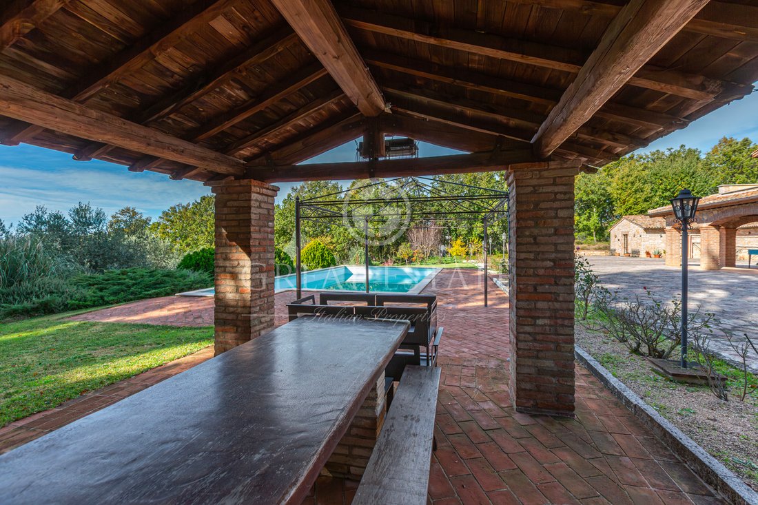 Finca en Gualdo Cattaneo, Umbría, Italia 3 - 13637289