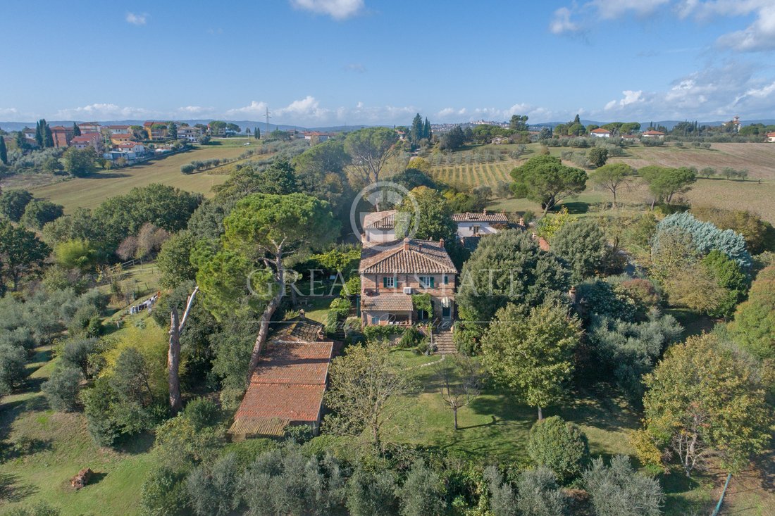 Estate in Foiano della Chiana, Tuscany, Italy 1 - 13637298