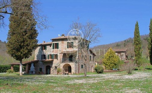 Estate in Gaiole in Chianti, Tuscany, Italy 1