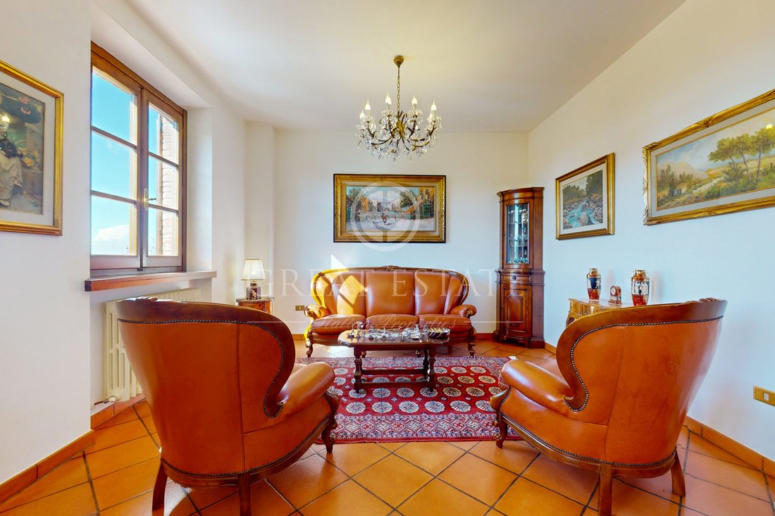 Estate in Castiglione del Lago, Umbria, Italy 5 - 13637357