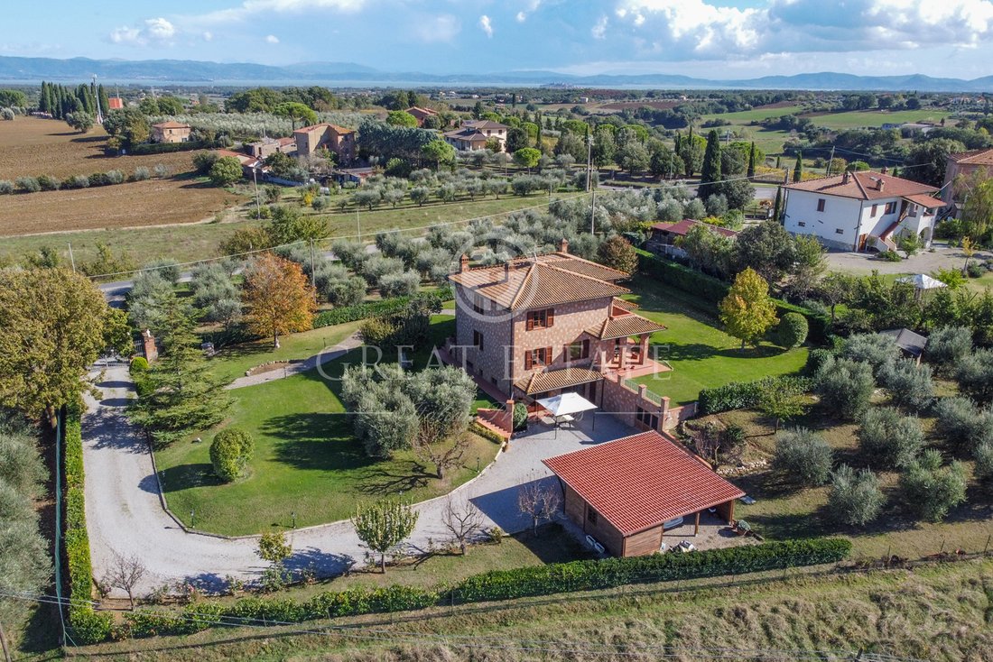 Estate in Castiglione del Lago, Umbria, Italy 3 - 13637357