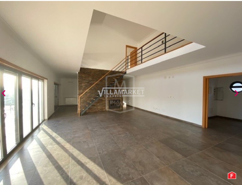 4 + 1 Bedroom Luxury Villa With Pool And Set In A Plot In Mafra