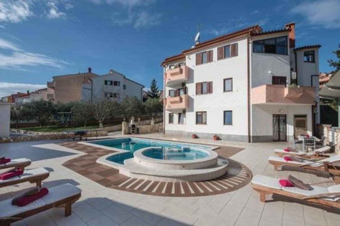 Villa in Grad Pula, Istria County, Croatia 1 - 13566846