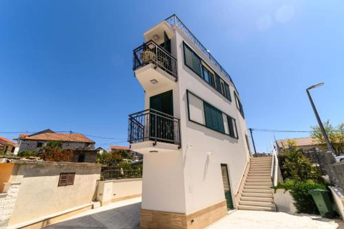 Villa in Okrug Gornji, Split-Dalmatia County, Croatia 3 - 12667559