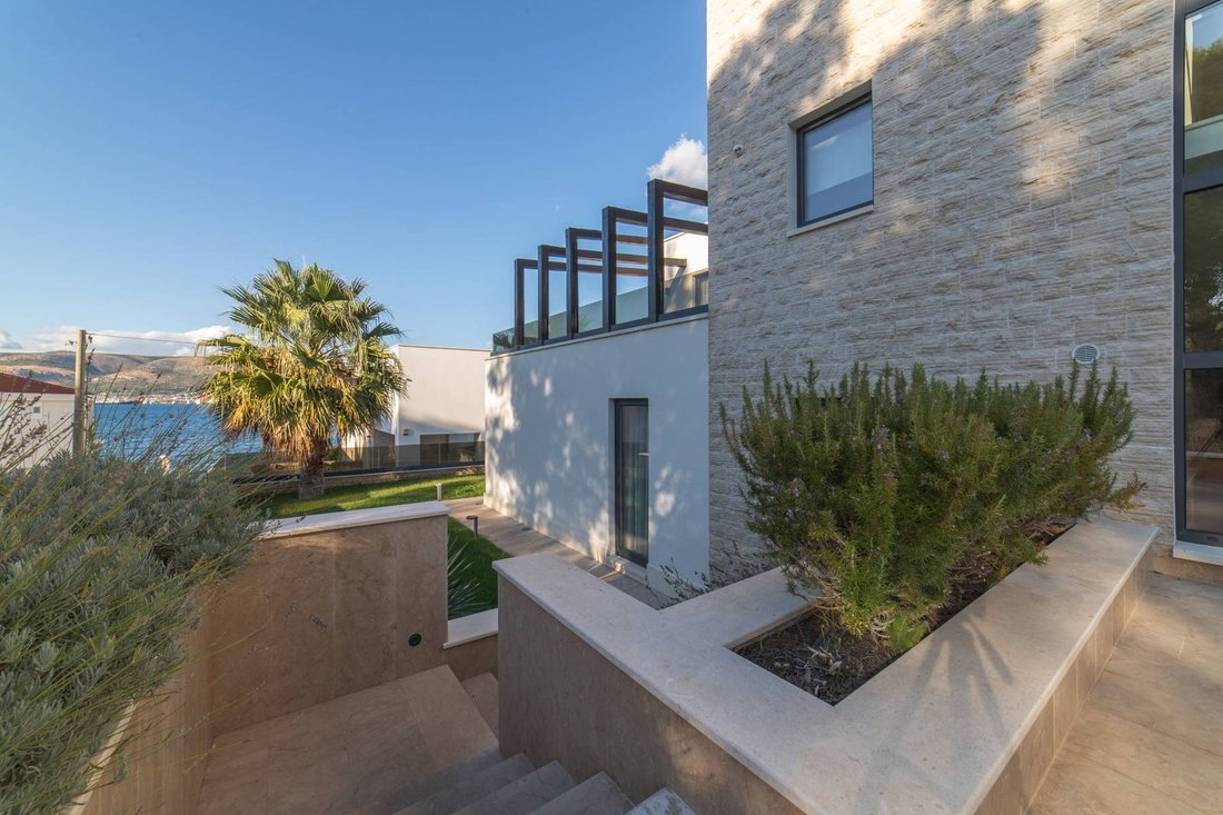 Villa in Okrug Gornji, Split-Dalmatia County, Croatia 1 - 12620763