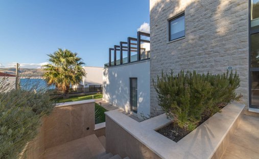 Villa in Okrug Gornji, Split-Dalmatia County, Croatia 1