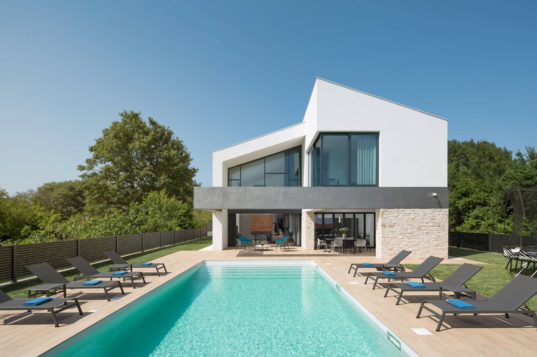 Villa in Liznjan, Istria County, Croatia 2 - 13566260