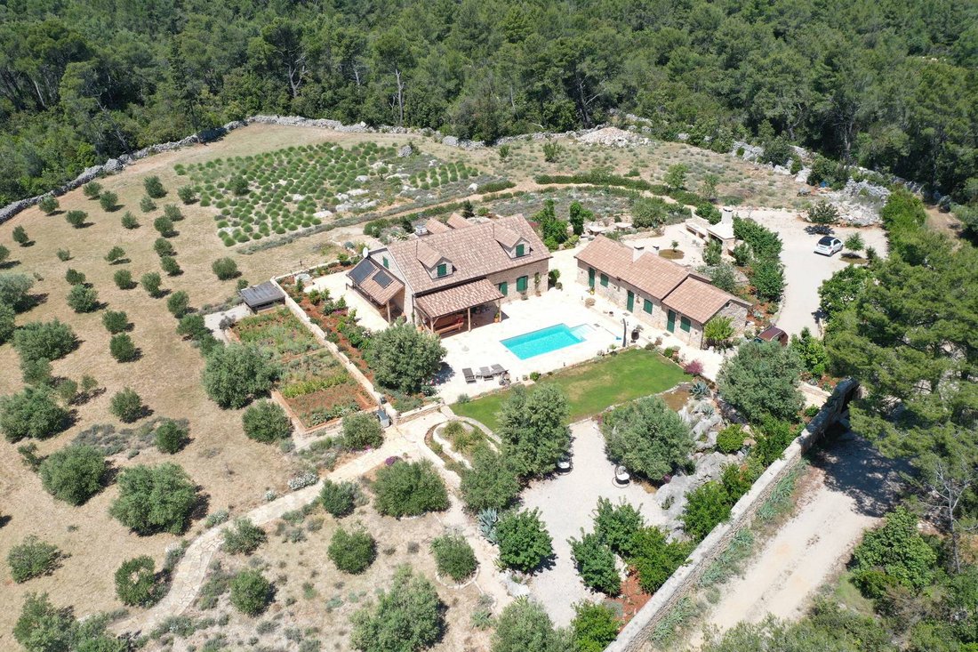 Villa in Stari Grad, Split-Dalmatia County, Croatia 1 - 12659306