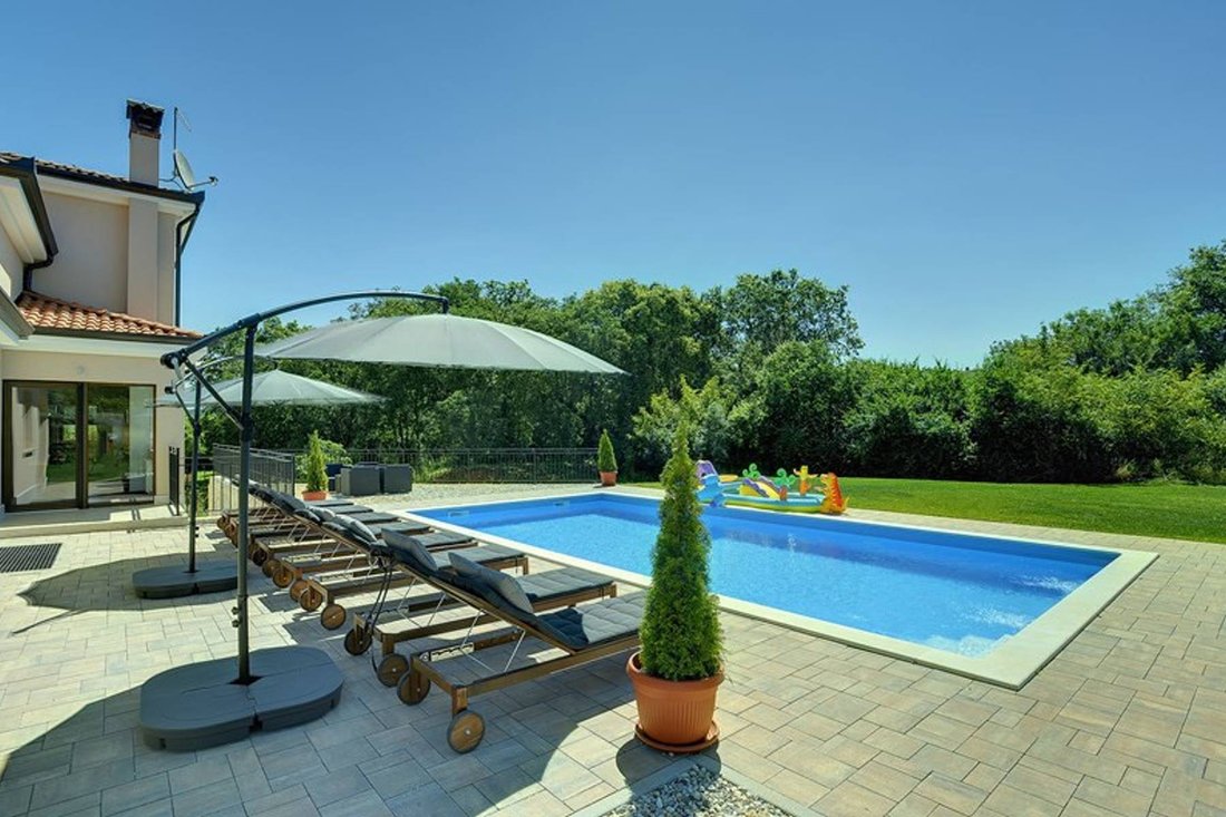 Villa in Rovinjsko Selo, Istria County, Croatia 4 - 12673397