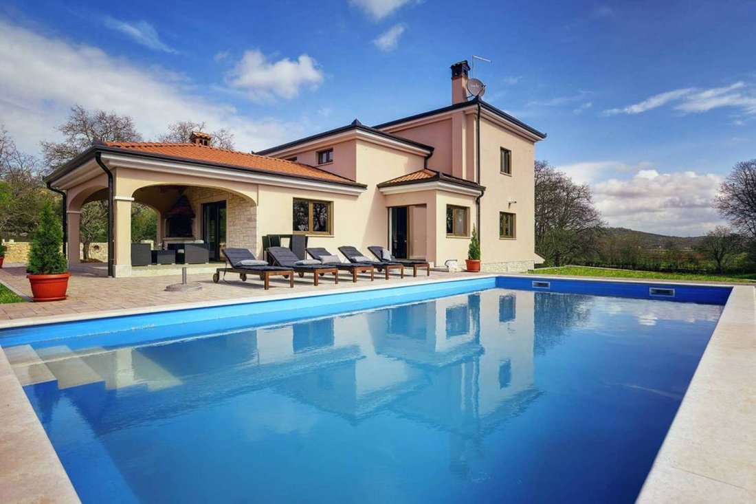 Villa in Rovinjsko Selo, Istria County, Croatia 1 - 12673397