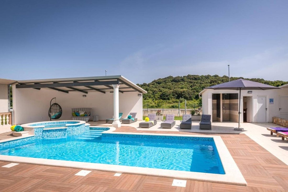Villa in Grad Pula, Istria County, Croatia 3 - 13566846