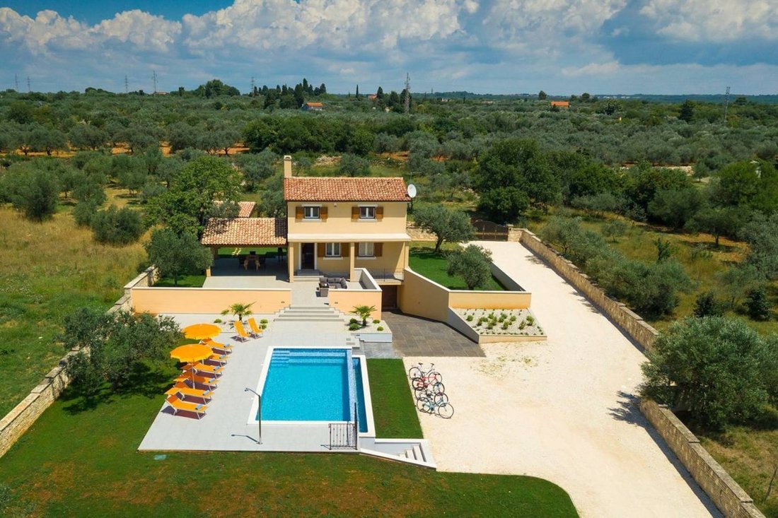 Villa in Fazana, Istria County, Croatia 2 - 13567611