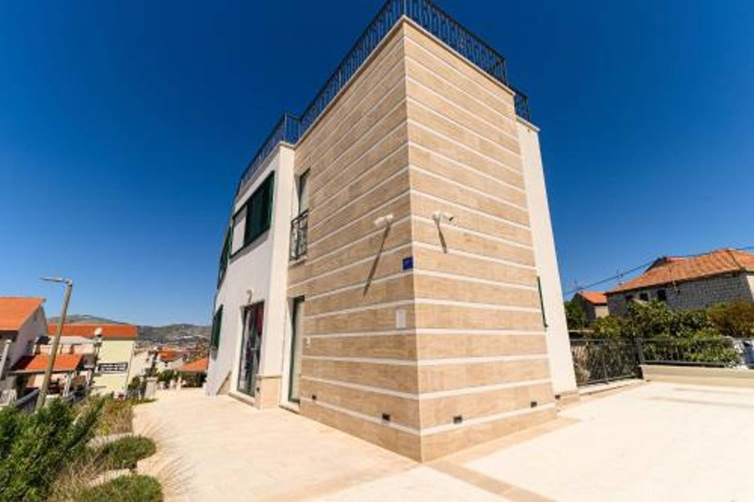 Villa in Okrug Gornji, Split-Dalmatia County, Croatia 4 - 12667559