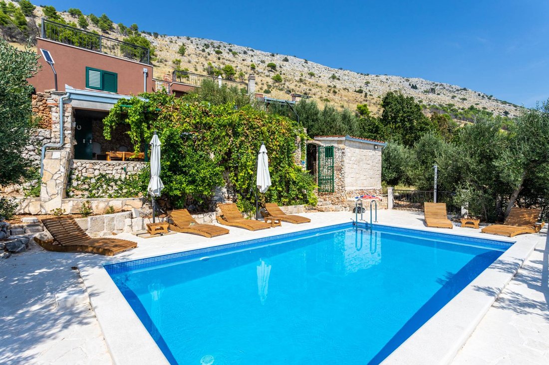 Villa in Jesenice, Split-Dalmatia County, Croatia 3 - 13567179