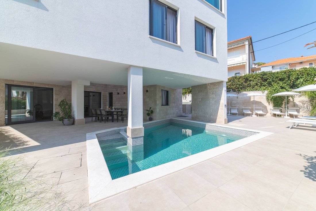 Villa in Okrug Gornji, Split-Dalmatia County, Croatia 1 - 12620743