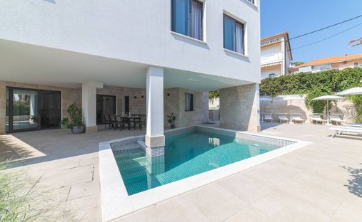 Villa in Okrug Gornji, Split-Dalmatia County, Croatia 1