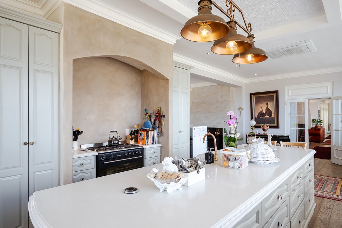 Estate in Sir Lowry's Pass, Helderberg, Cape Town 5 - 13638655